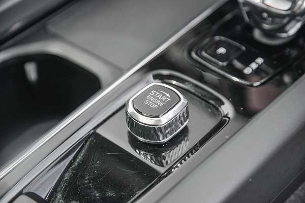2023 Volvo XC60 Recharge Ultimate T8 Plug-In Hybrid