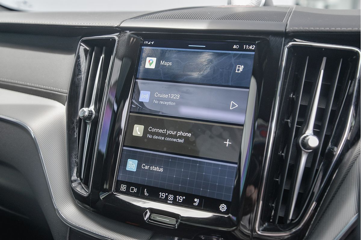 2023 Volvo XC60 Recharge Ultimate T8 Plug-In Hybrid