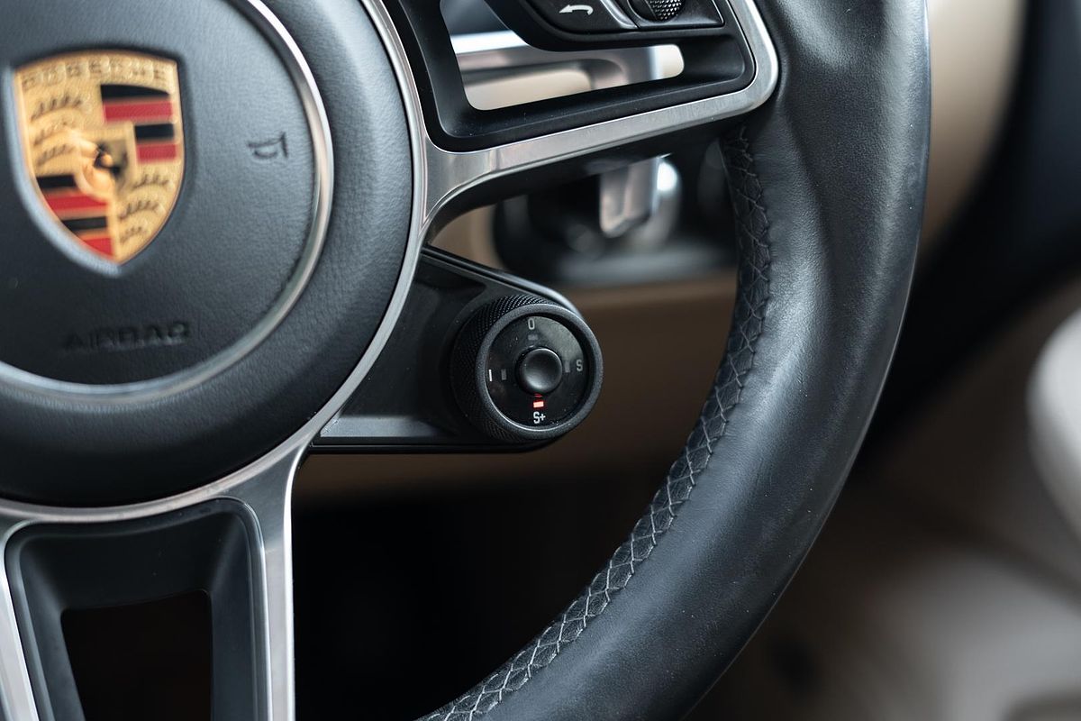 2020 Porsche Macan Turbo 95B