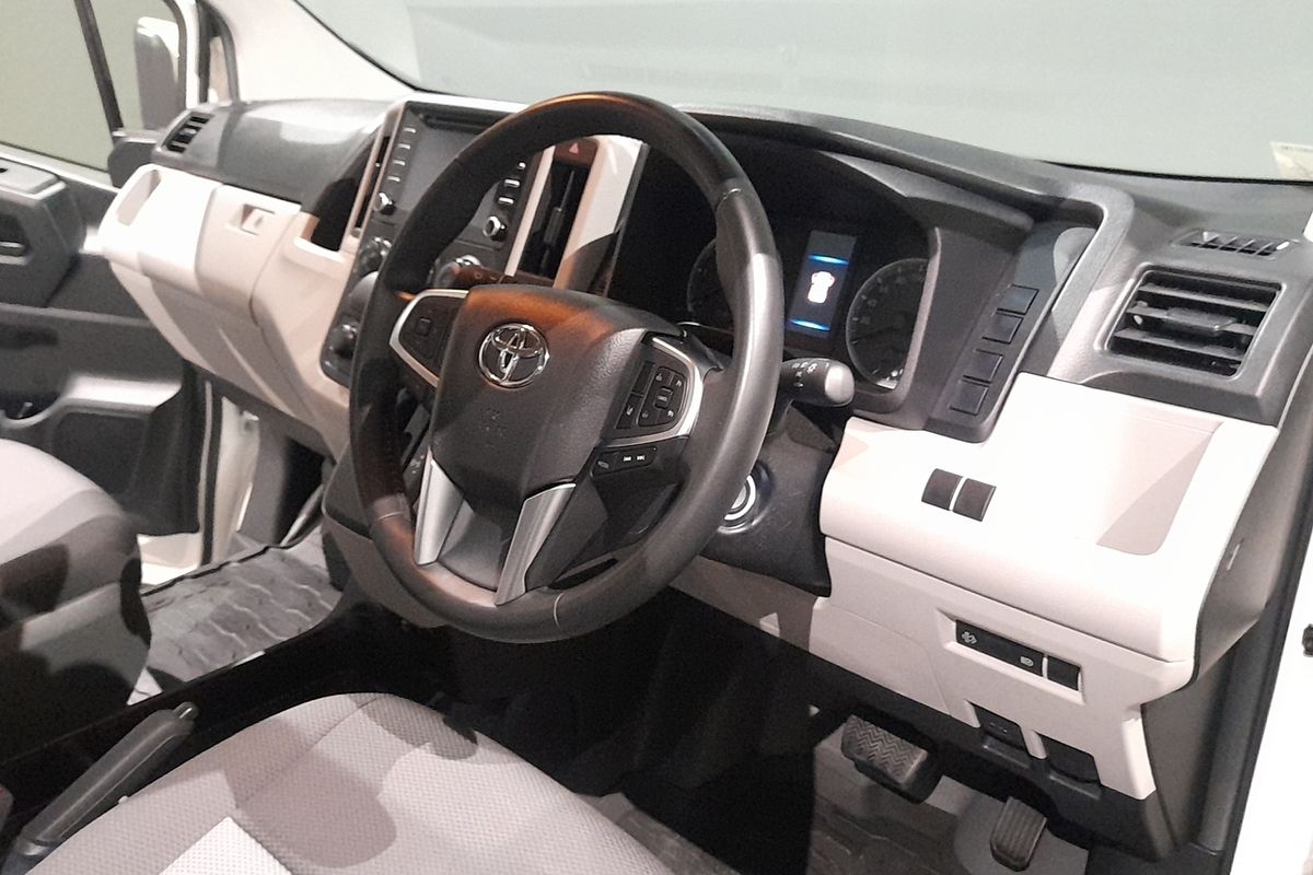 2019 Toyota Hiace Commuter GDH322R
