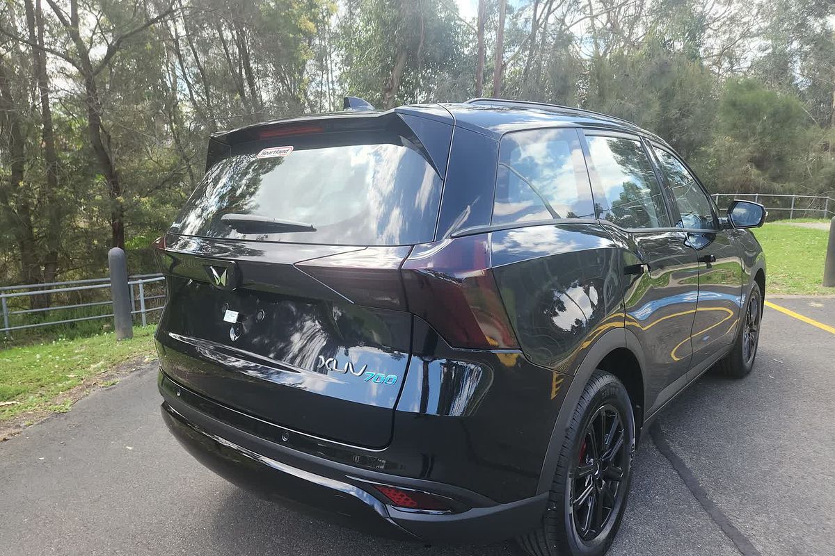 2024 Mahindra XUV700 AX7L Black Edition