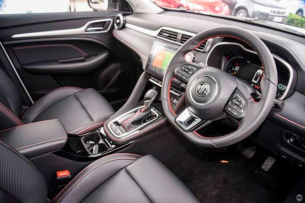 2024 MG ZST Essence 2WD