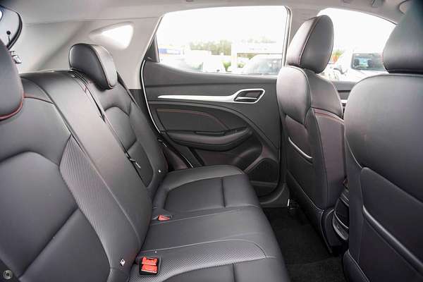 2024 MG ZST Essence 2WD