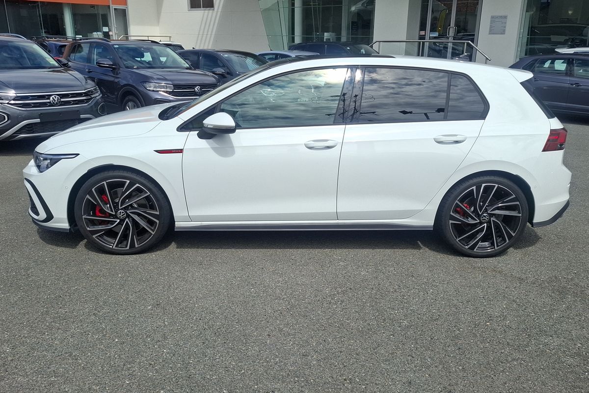 2024 Volkswagen Golf GTI 8