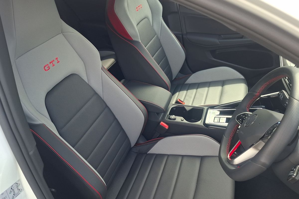 2024 Volkswagen Golf GTI 8