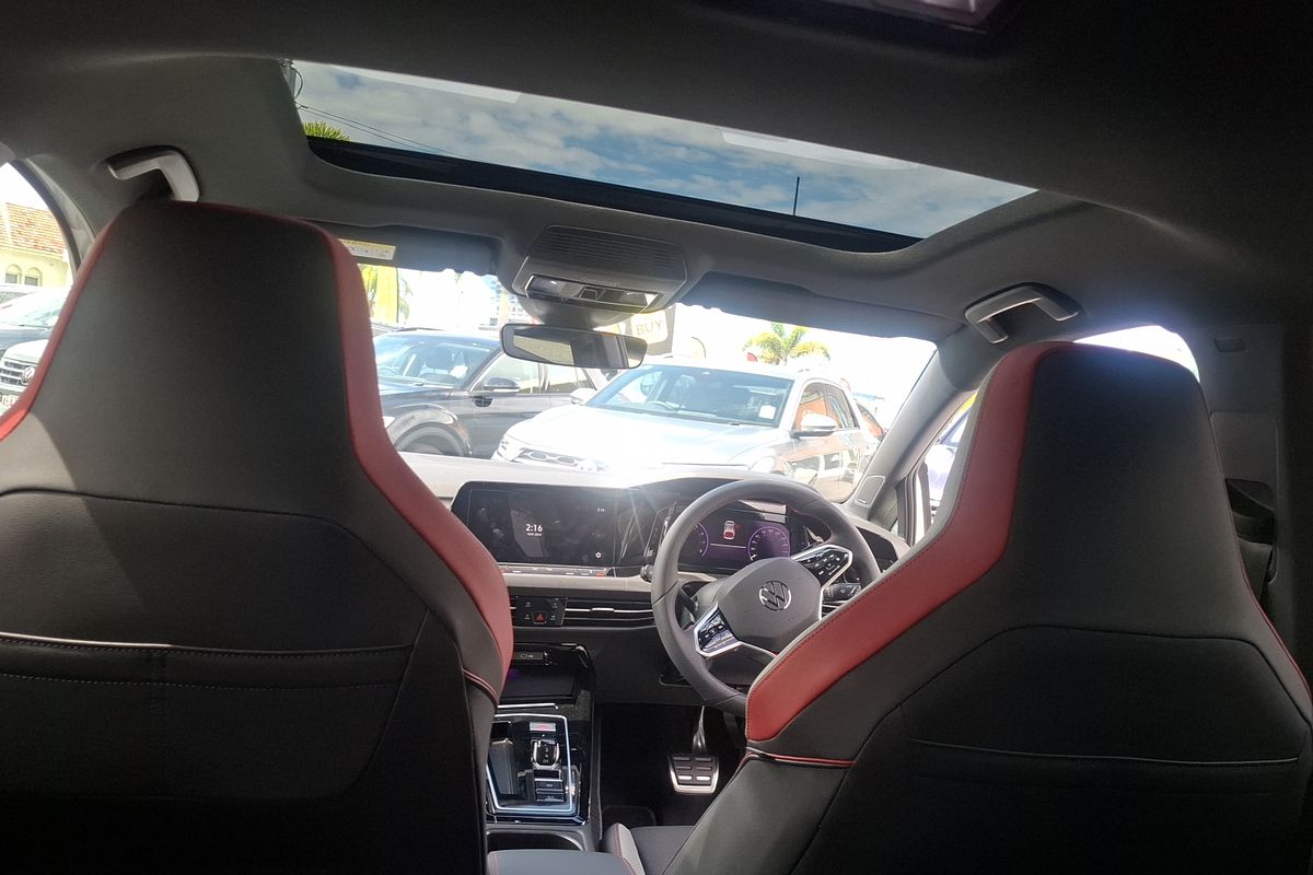 2024 Volkswagen Golf GTI 8