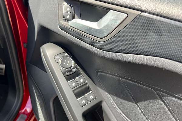 2018 Ford Focus ST-Line SA