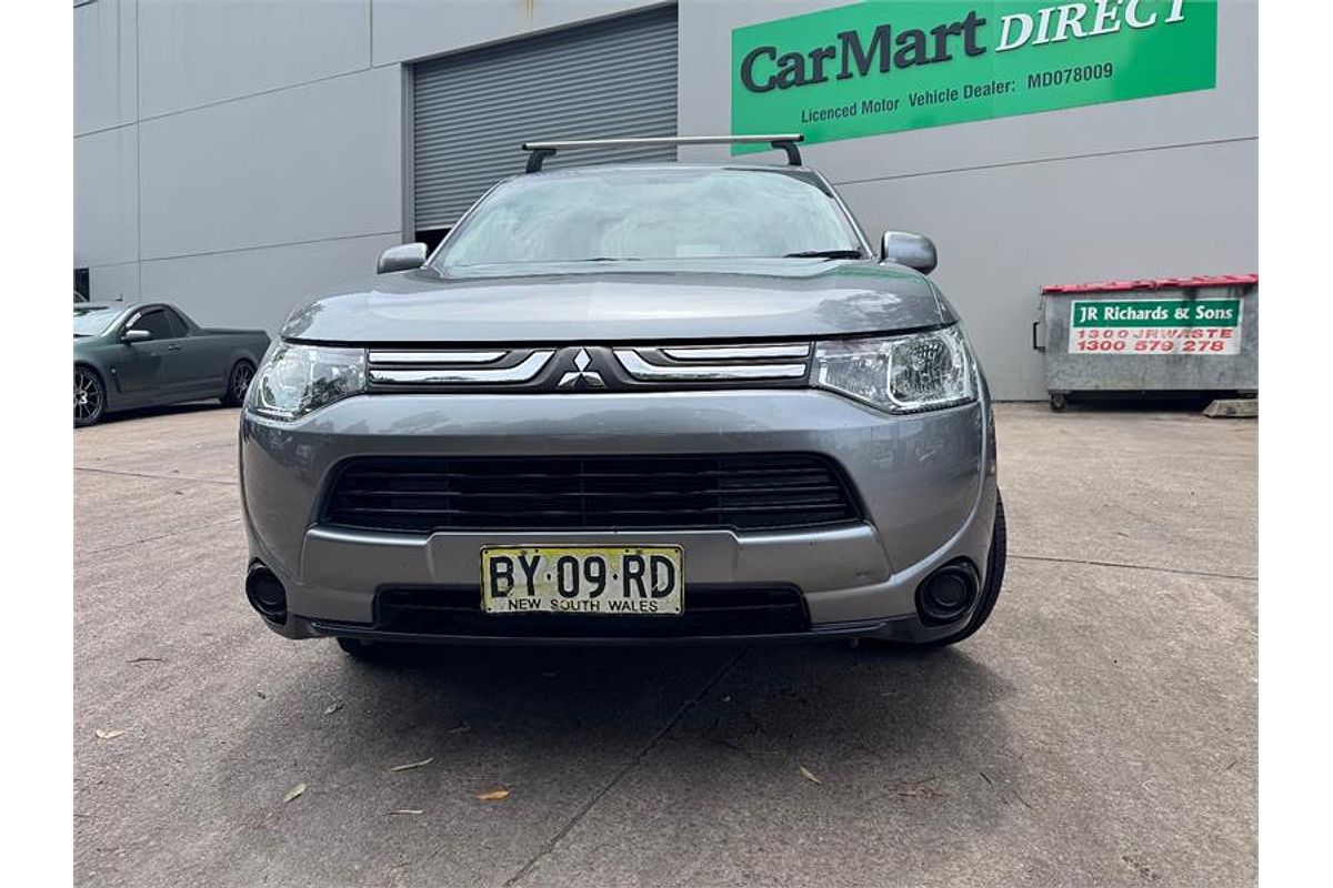 2013 Mitsubishi OUTLANDER ES (4x4) ZJ