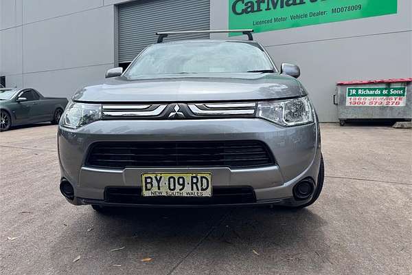 2013 Mitsubishi OUTLANDER ES (4x4) ZJ