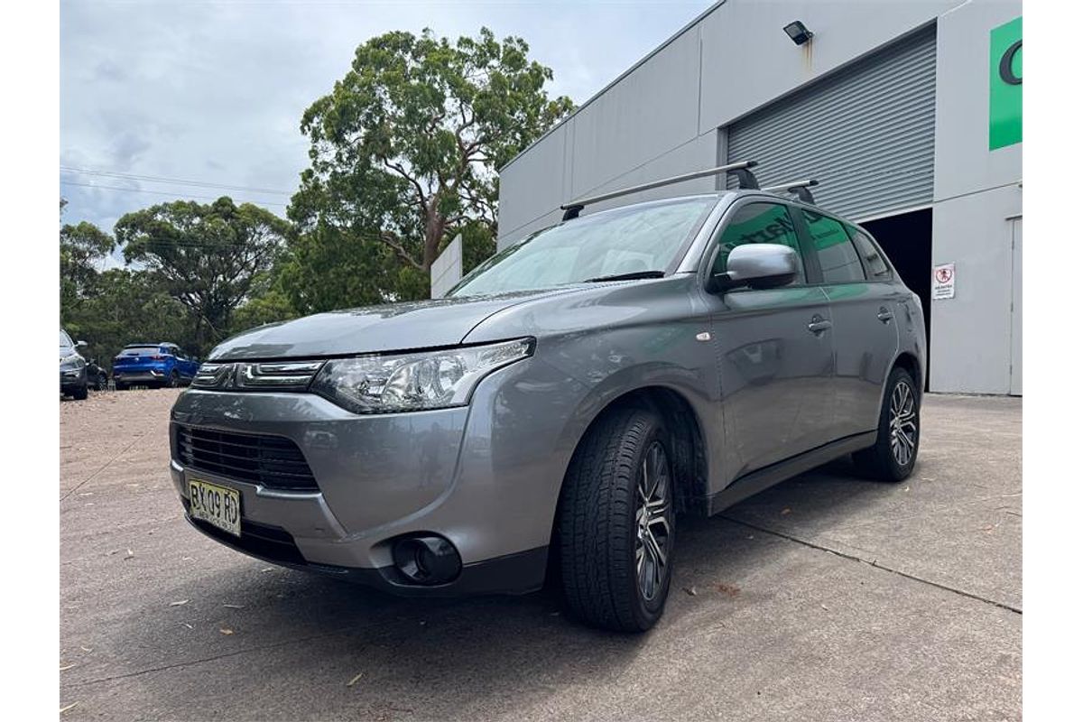2013 Mitsubishi OUTLANDER ES (4x4) ZJ