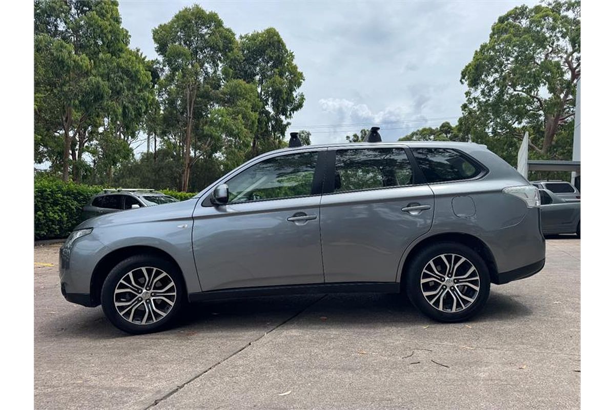 2013 Mitsubishi OUTLANDER ES (4x4) ZJ