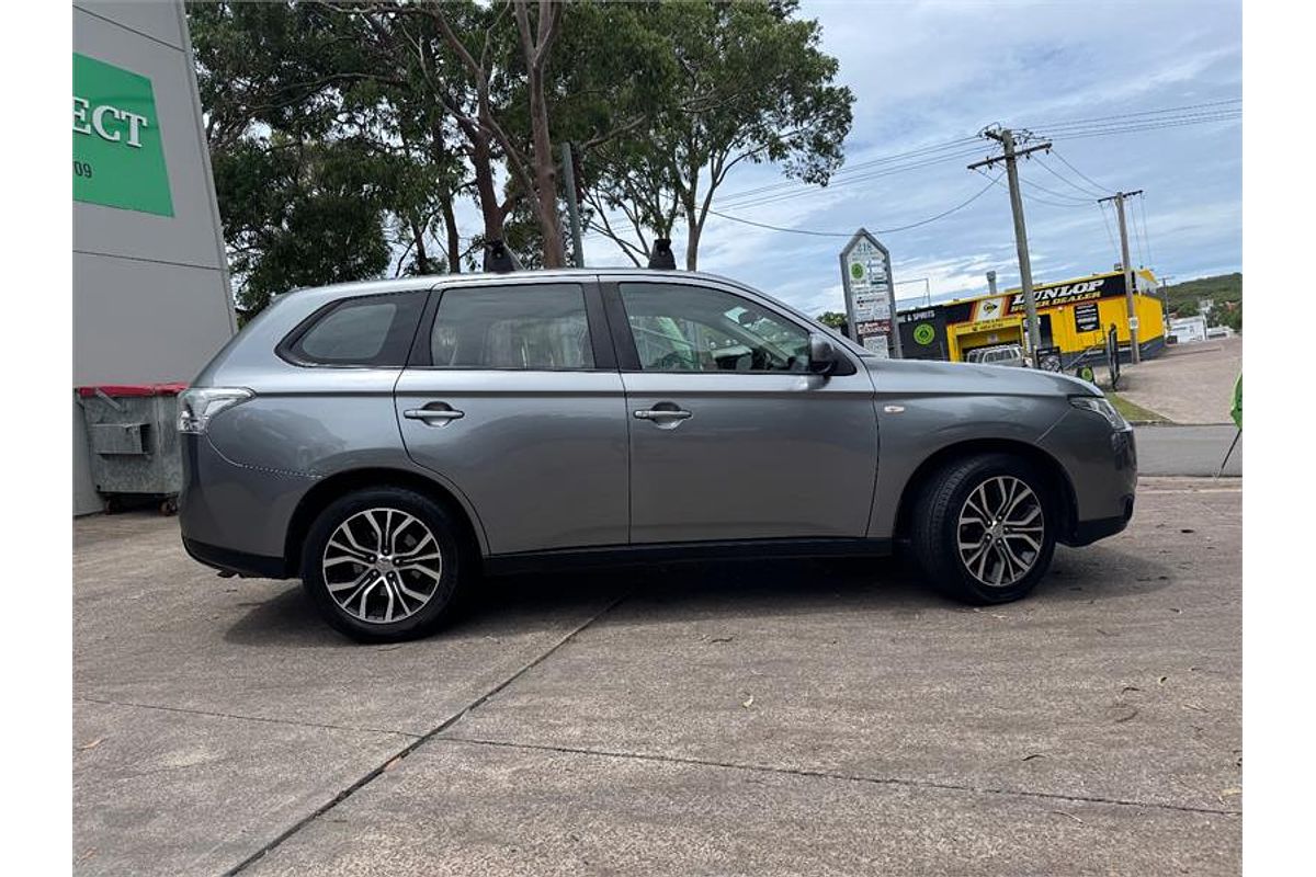 2013 Mitsubishi OUTLANDER ES (4x4) ZJ