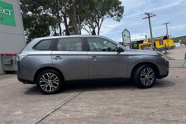 2013 Mitsubishi OUTLANDER ES (4x4) ZJ
