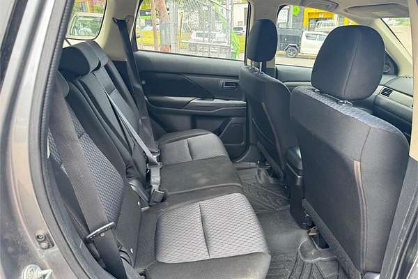 2013 Mitsubishi OUTLANDER ES (4x4) ZJ