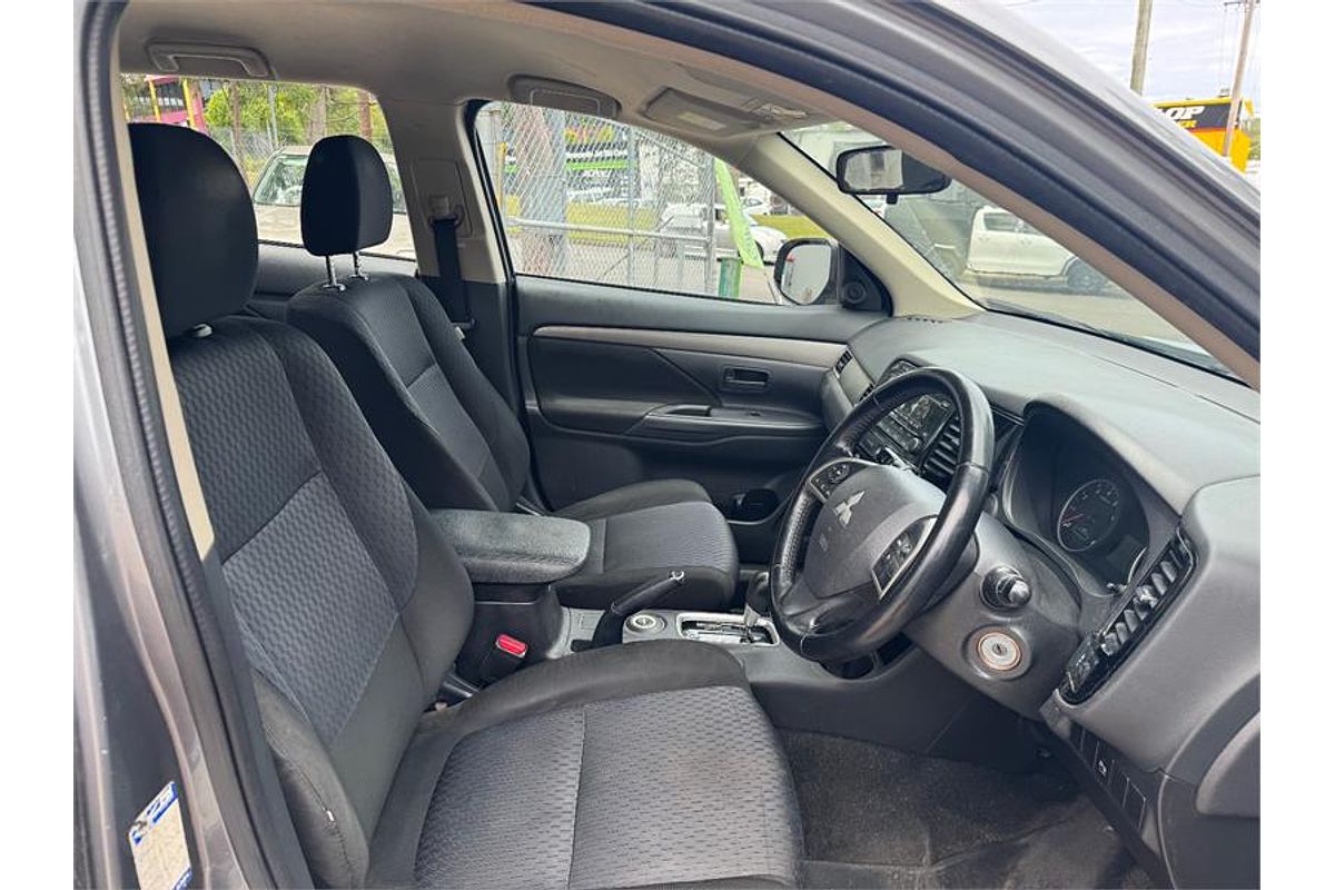 2013 Mitsubishi Outlander ES ZJ