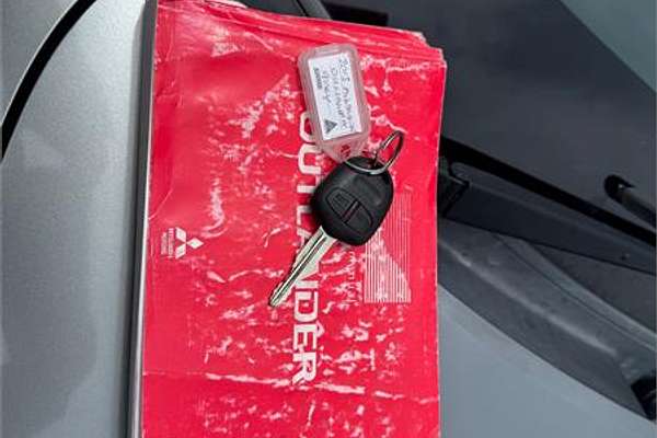 2013 Mitsubishi OUTLANDER ES (4x4) ZJ