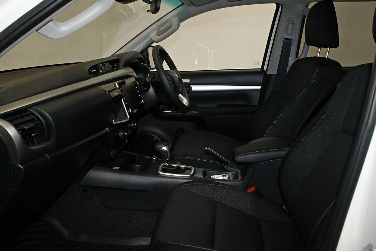2024 Toyota Hilux SR5 48V GUN126R 4X4