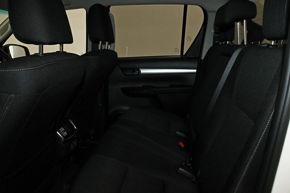 2024 Toyota Hilux SR5 48V GUN126R 4X4