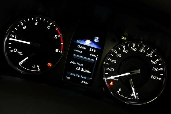 2024 Toyota Hilux SR5 48V GUN126R 4X4