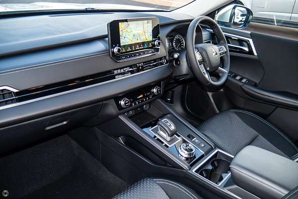 2024 Mitsubishi Outlander LS ZM