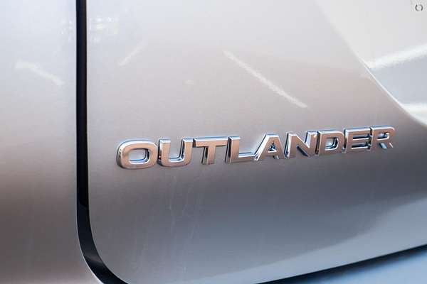 2024 Mitsubishi Outlander LS ZM