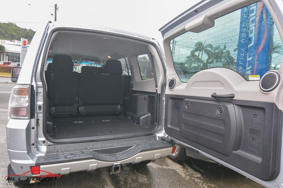 2010 Mitsubishi PAJERO PLATINUM EDITION NT MY10