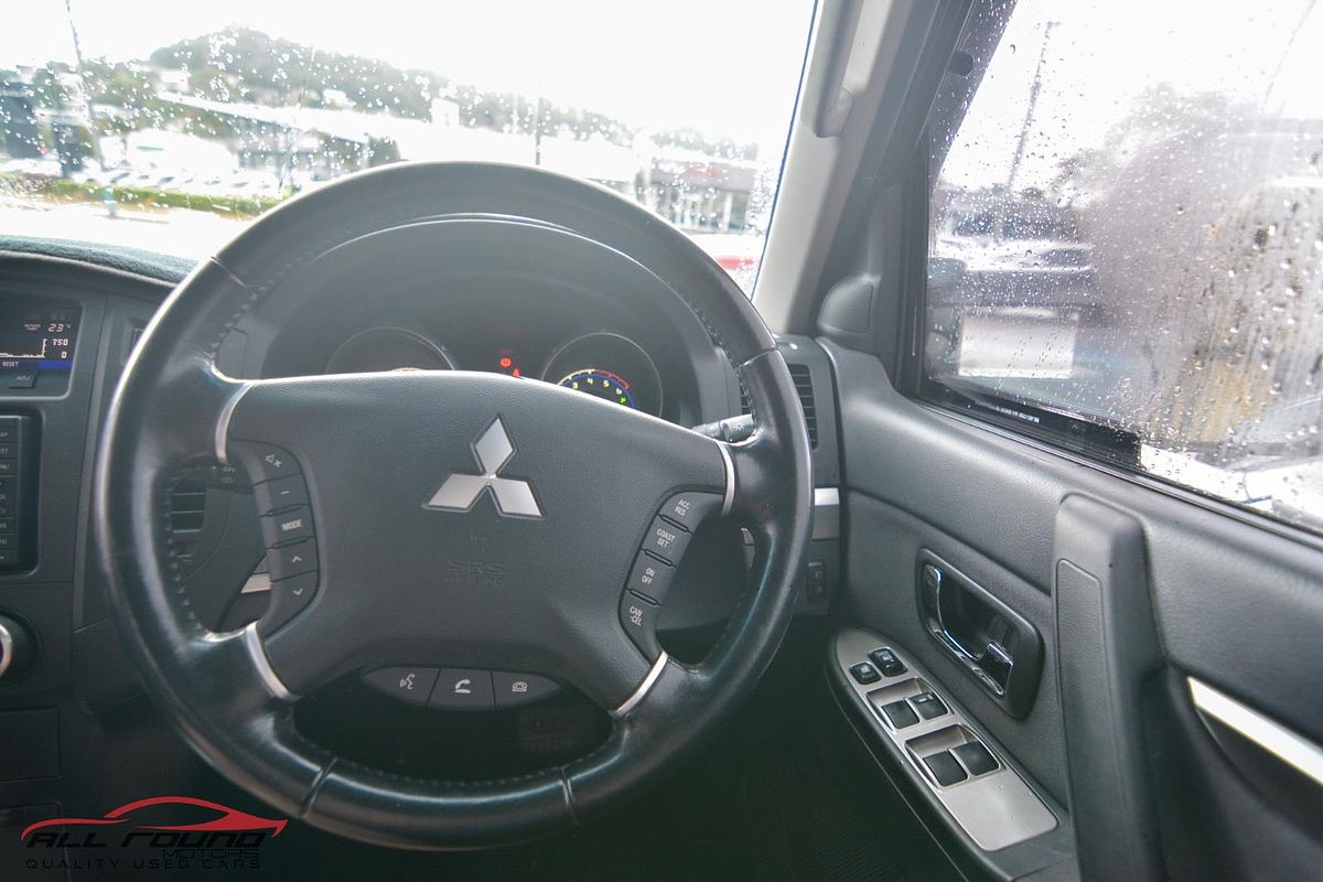 2010 Mitsubishi PAJERO PLATINUM EDITION NT MY10