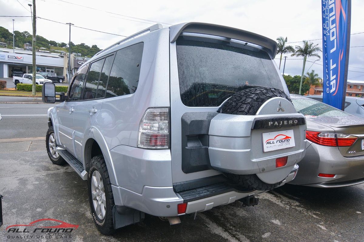 2010 Mitsubishi PAJERO PLATINUM EDITION NT MY10