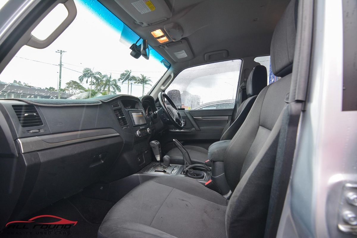 2010 Mitsubishi PAJERO PLATINUM EDITION NT MY10