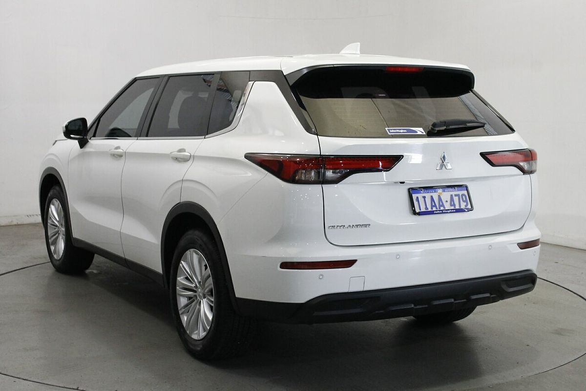 2023 Mitsubishi Outlander ES ZM