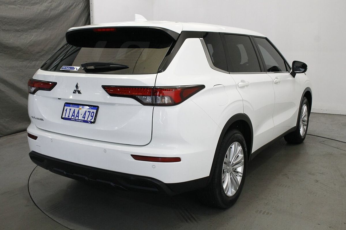 2023 Mitsubishi Outlander ES ZM