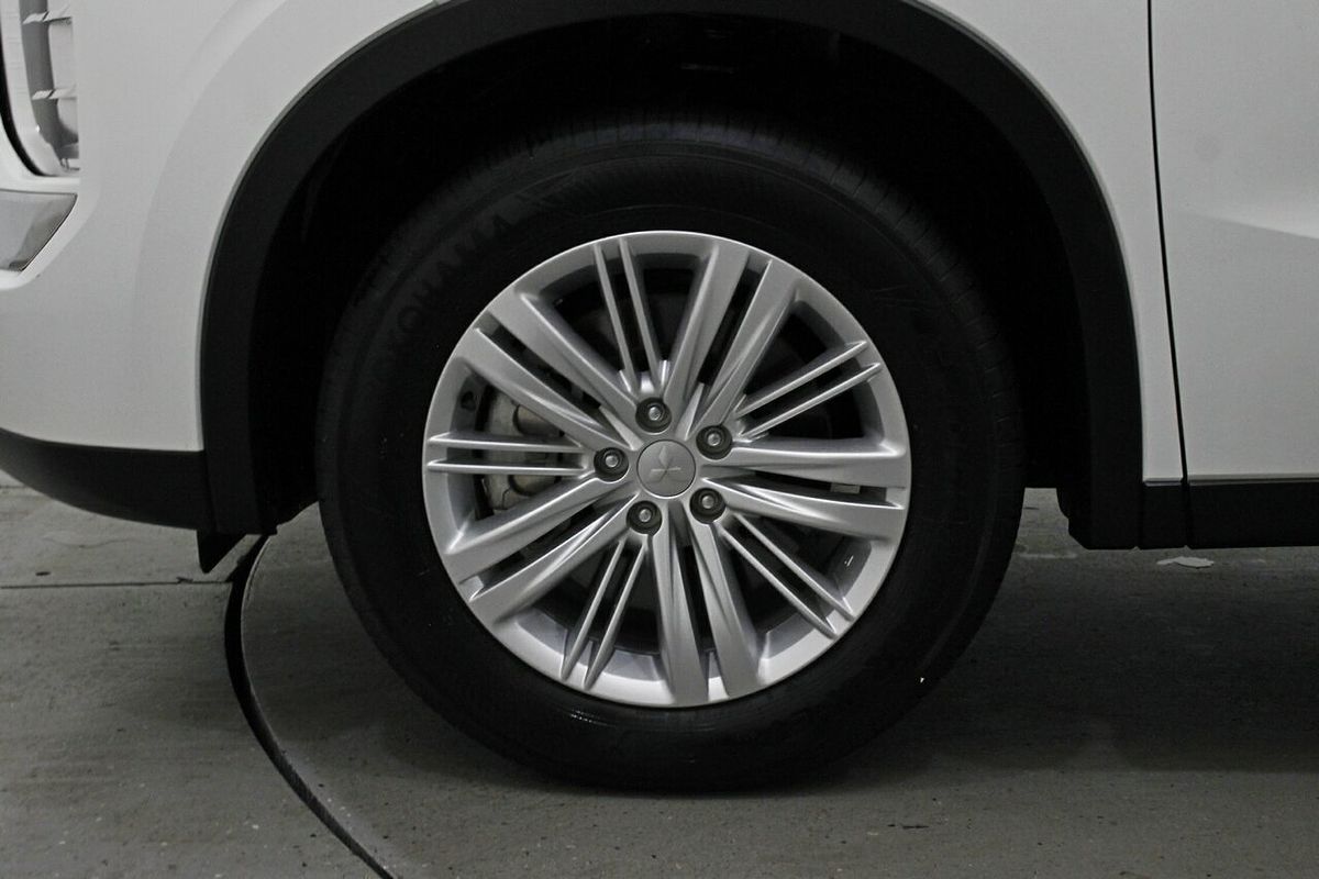 2023 Mitsubishi Outlander ES ZM