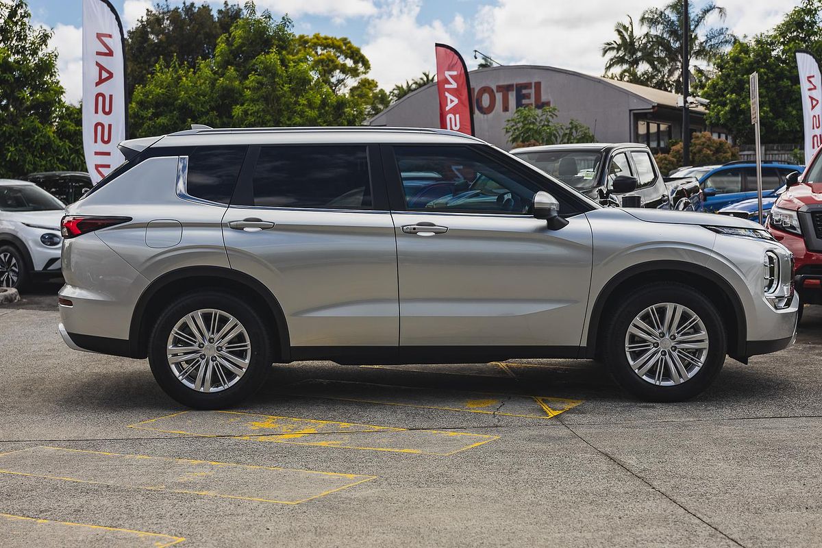 2024 Mitsubishi Outlander LS ZM