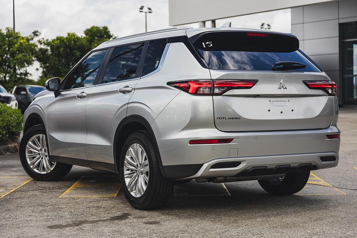 2024 Mitsubishi Outlander LS ZM