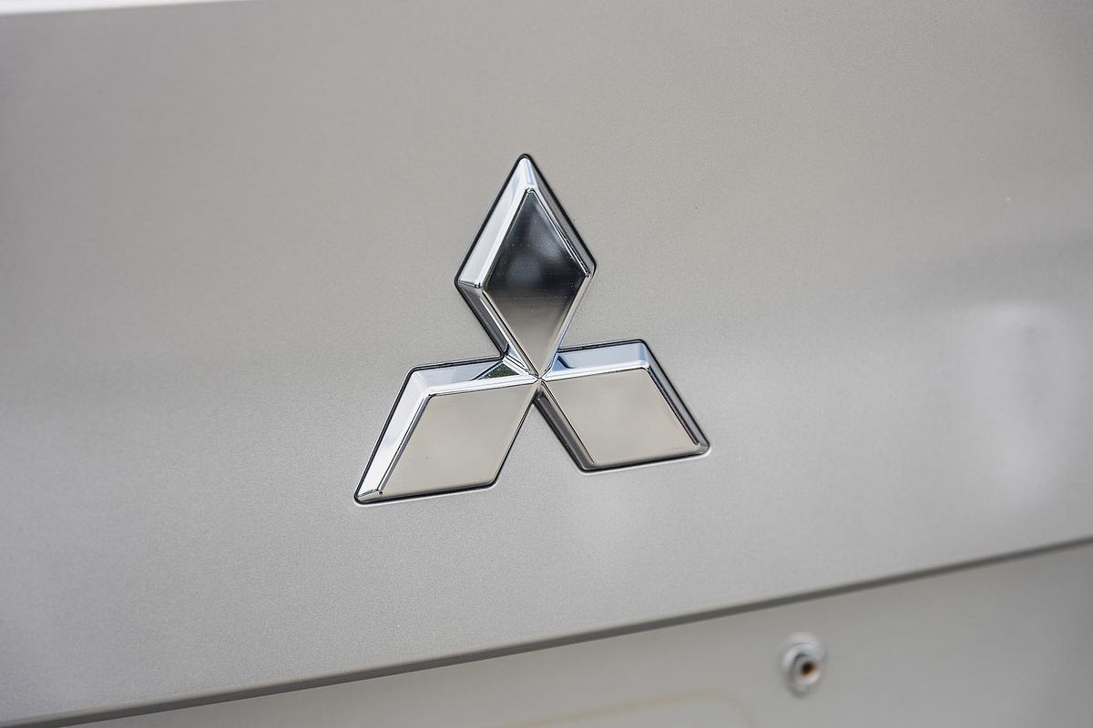 2024 Mitsubishi Outlander LS ZM
