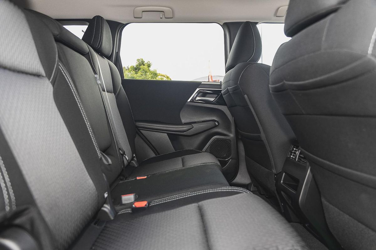 2024 Mitsubishi Outlander LS ZM