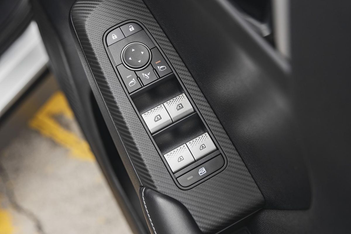 2024 Mitsubishi Outlander LS ZM