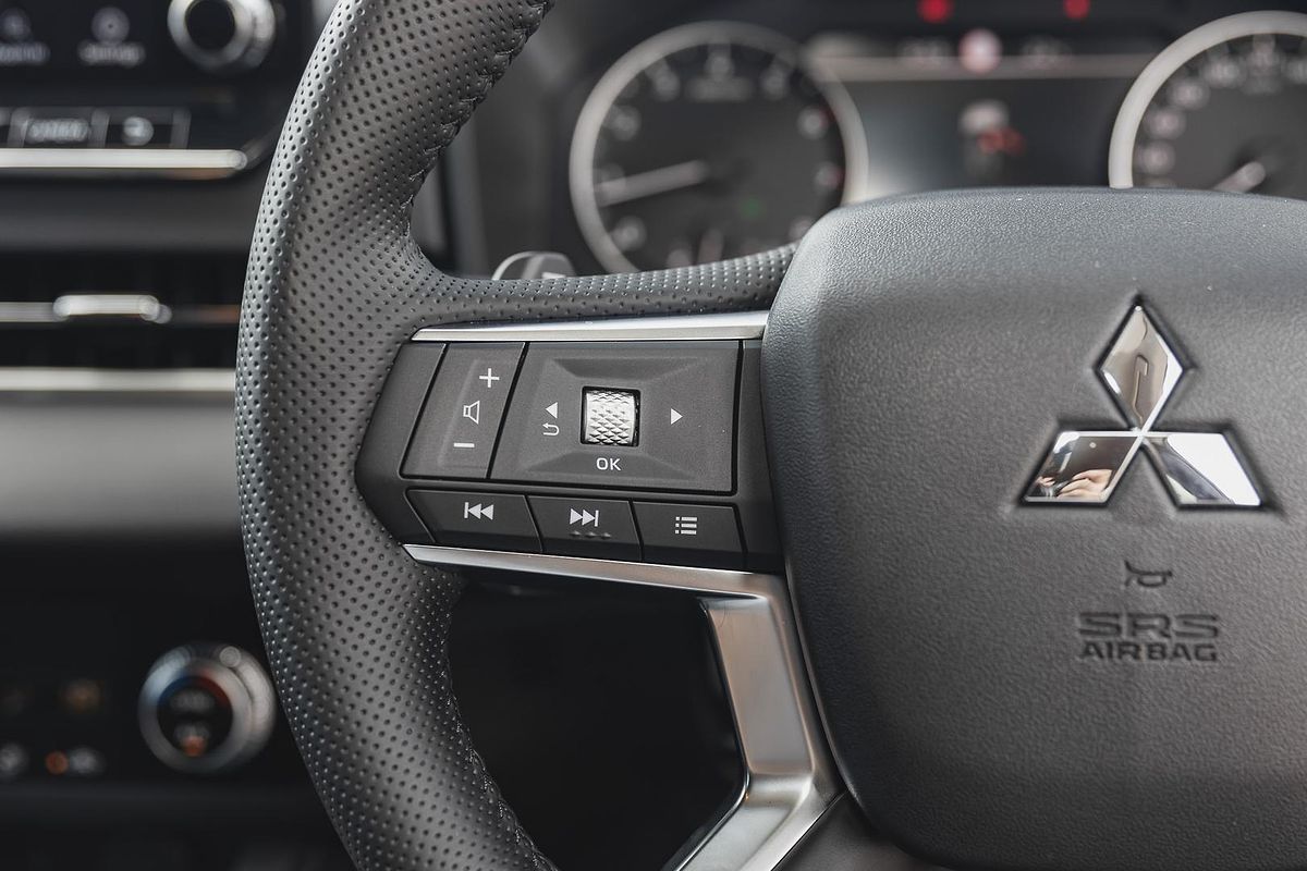 2024 Mitsubishi Outlander LS ZM