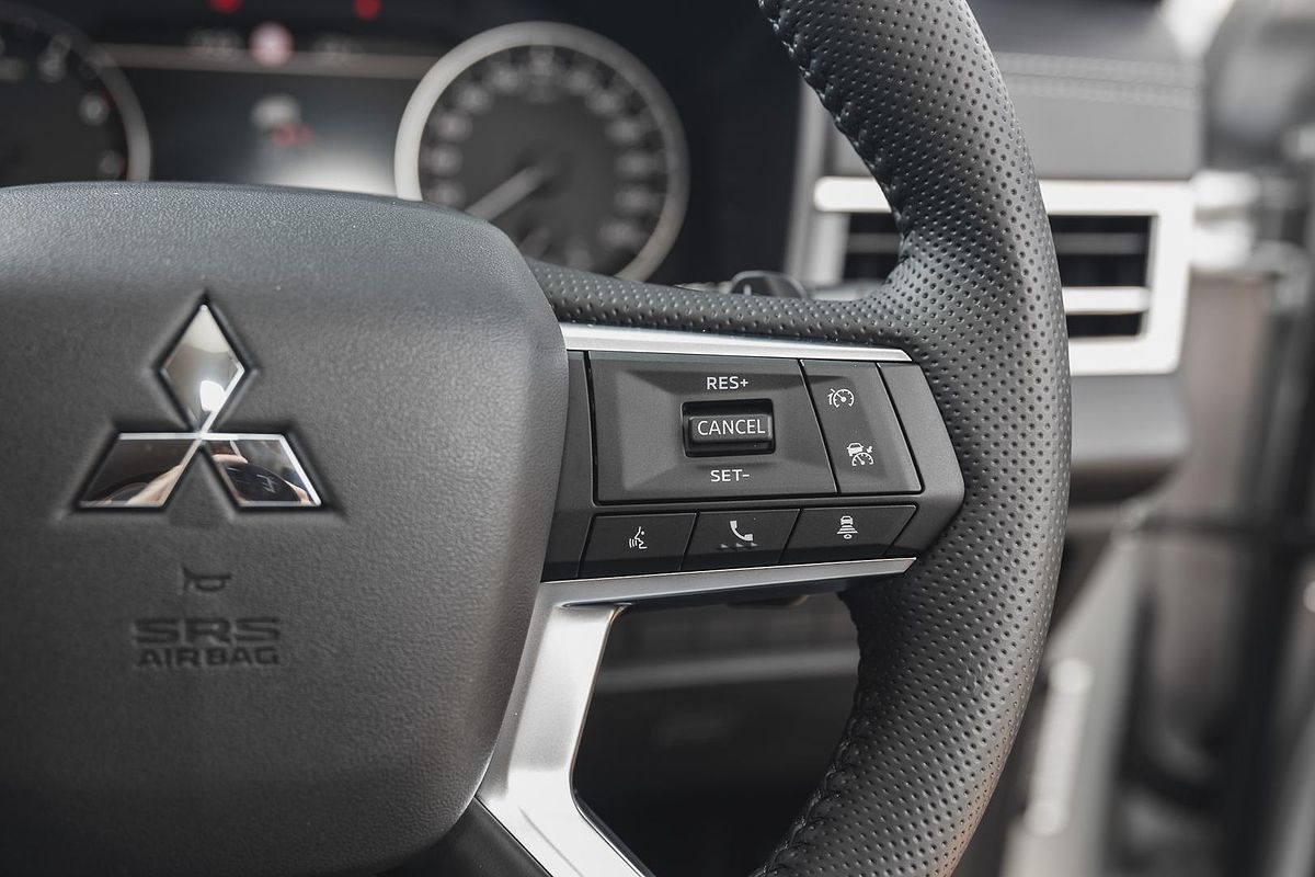 2024 Mitsubishi Outlander LS ZM