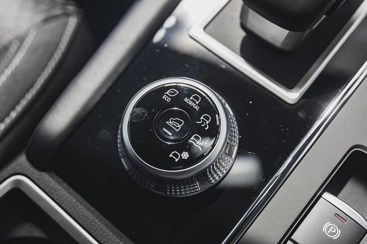 2024 Mitsubishi Outlander LS ZM