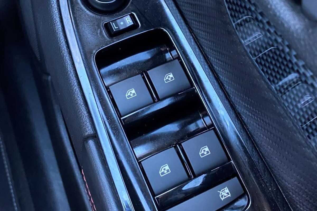 2016 Holden COMMODORE SV6 Black VF Series II
