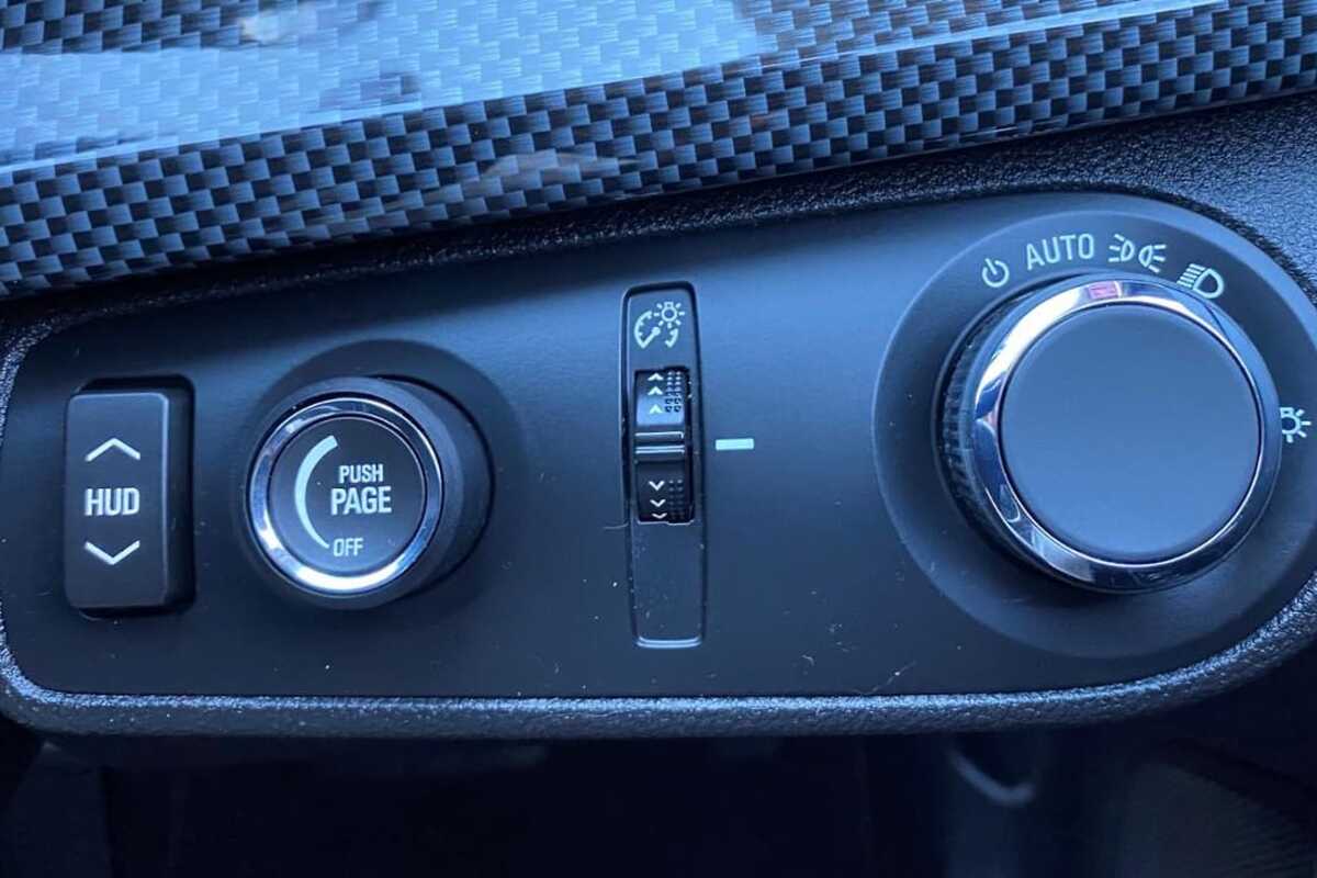 2016 Holden COMMODORE SV6 Black VF Series II