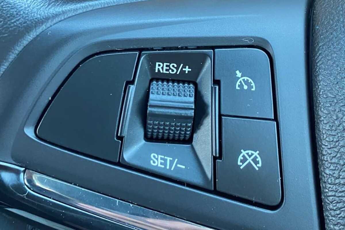 2016 Holden COMMODORE SV6 Black VF Series II
