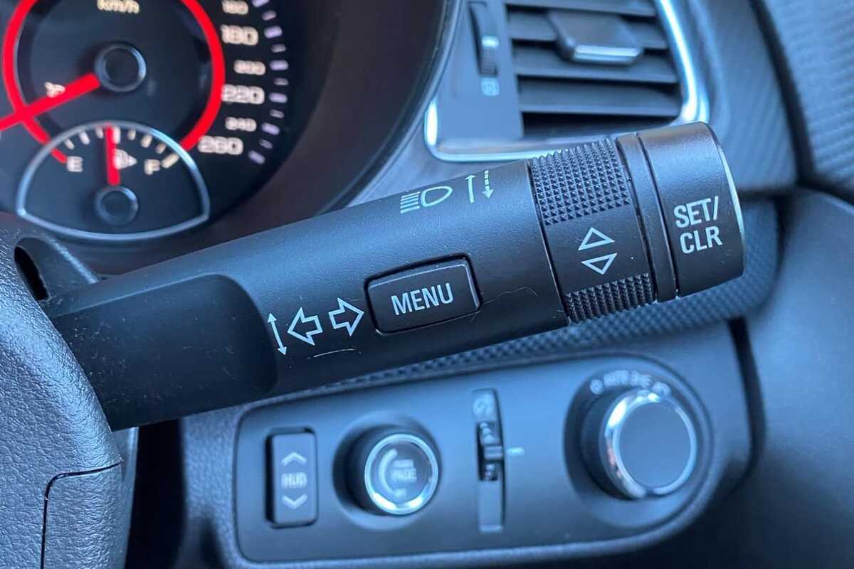 2016 Holden COMMODORE SV6 Black VF Series II