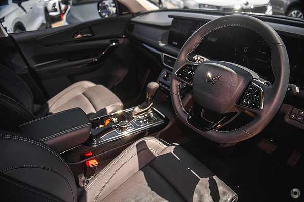 2024 Mahindra XUV700 AX7L Black Edition