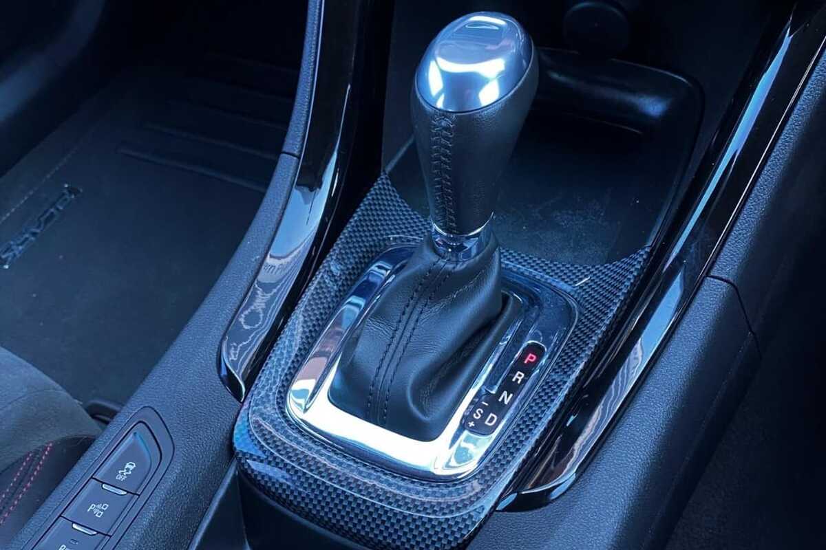 2016 Holden COMMODORE SV6 Black VF Series II