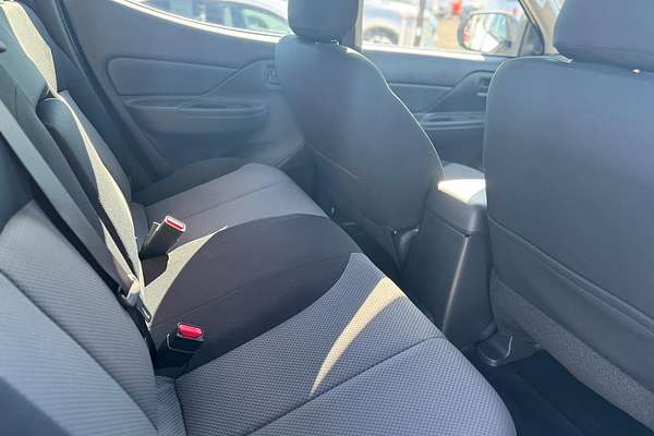 2023 Mitsubishi Triton GLX MR 4X4