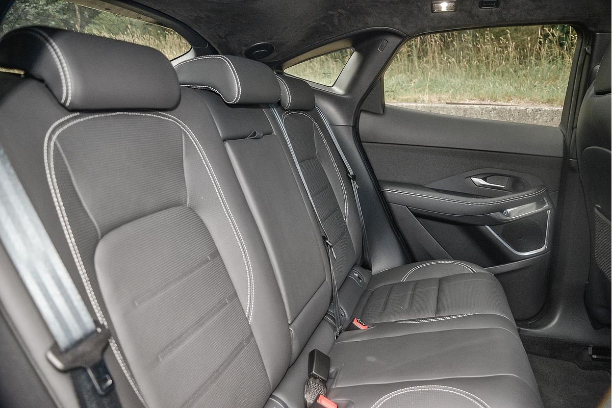 2023 Jaguar E-PACE P250 R-Dynamic HSE X540