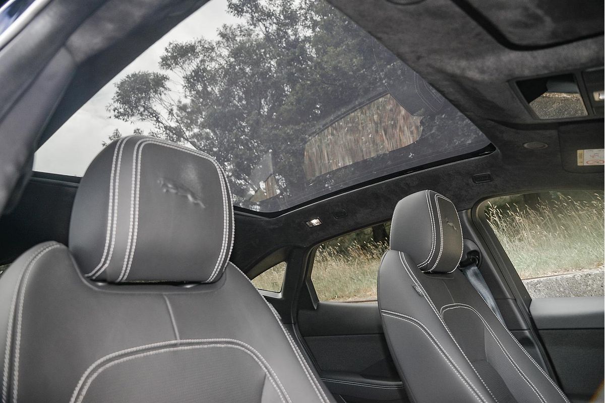 2023 Jaguar E-PACE P250 R-Dynamic HSE X540