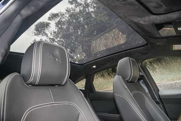 2023 Jaguar E-PACE P250 R-Dynamic HSE X540